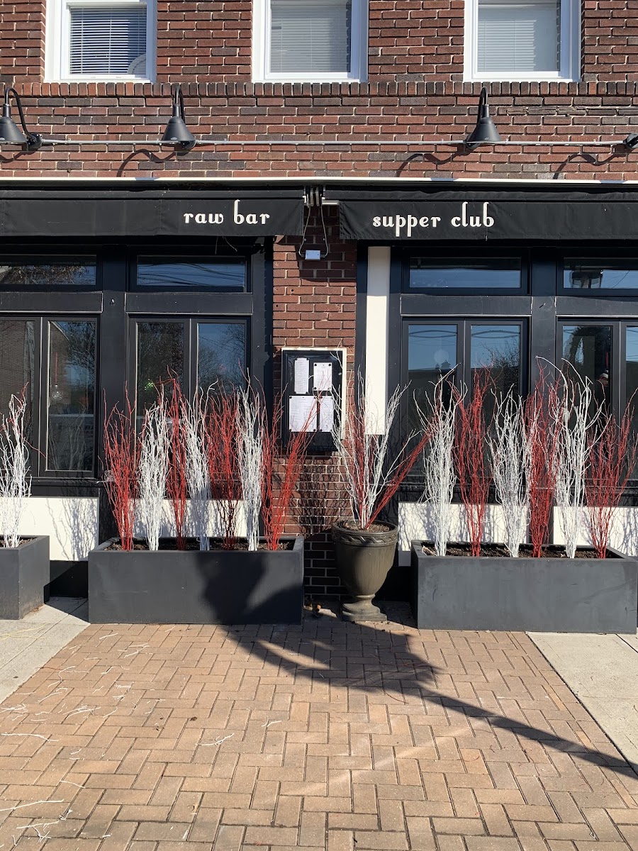 100 Steps Kitchen + Raw Bar