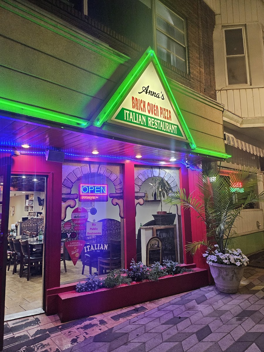 Anna's Brick Oven Pizza