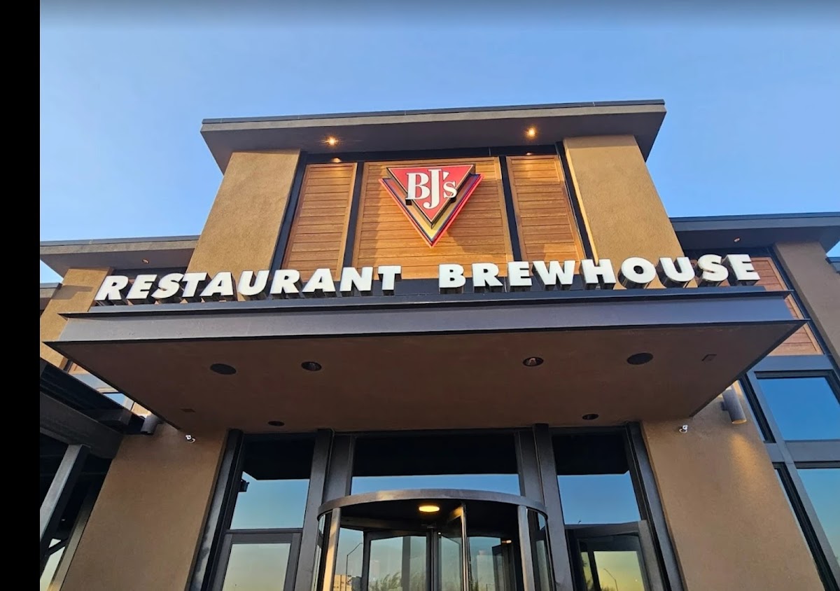 Bj's Restaurant & Brewhouse Goodyear