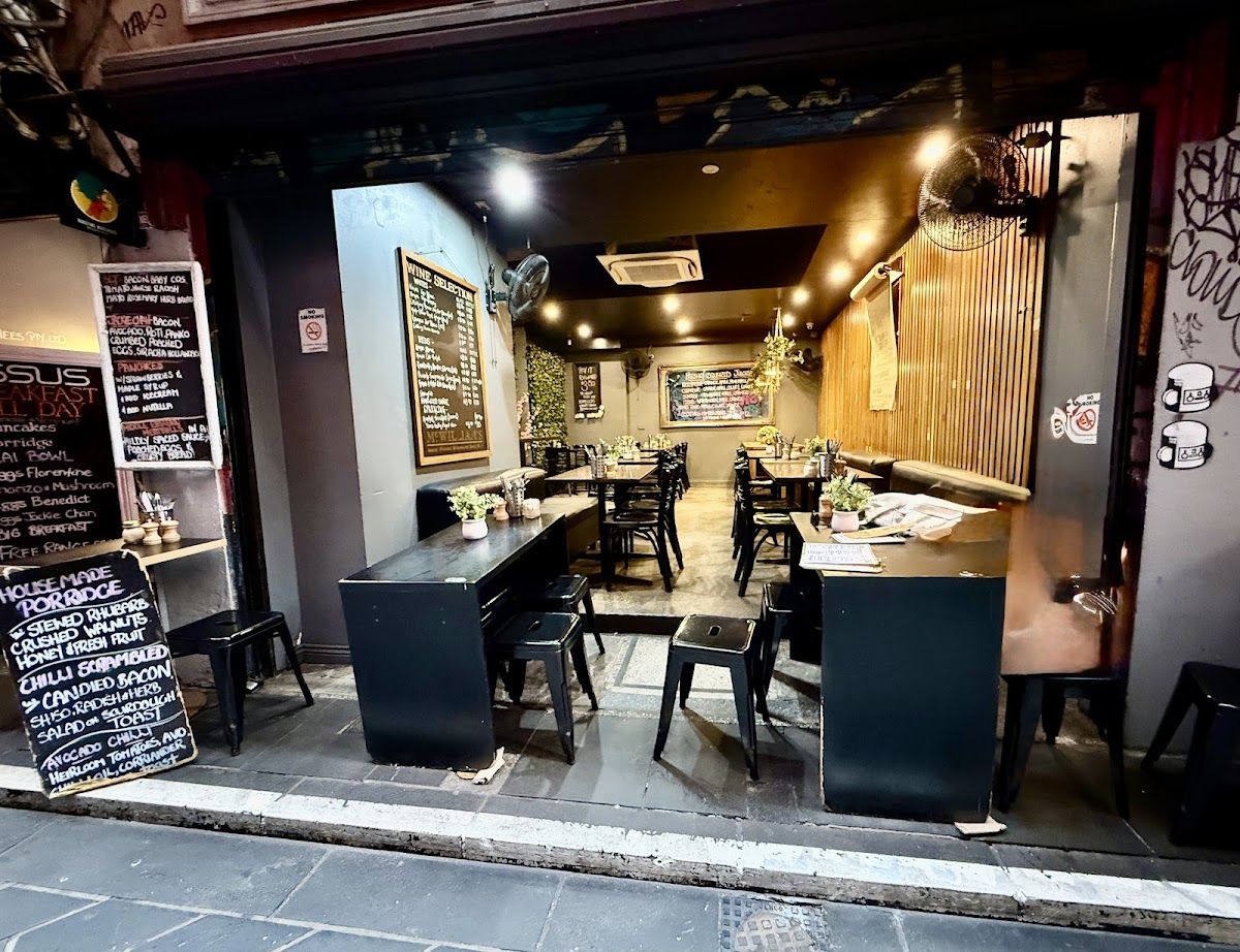 Cafe Issus