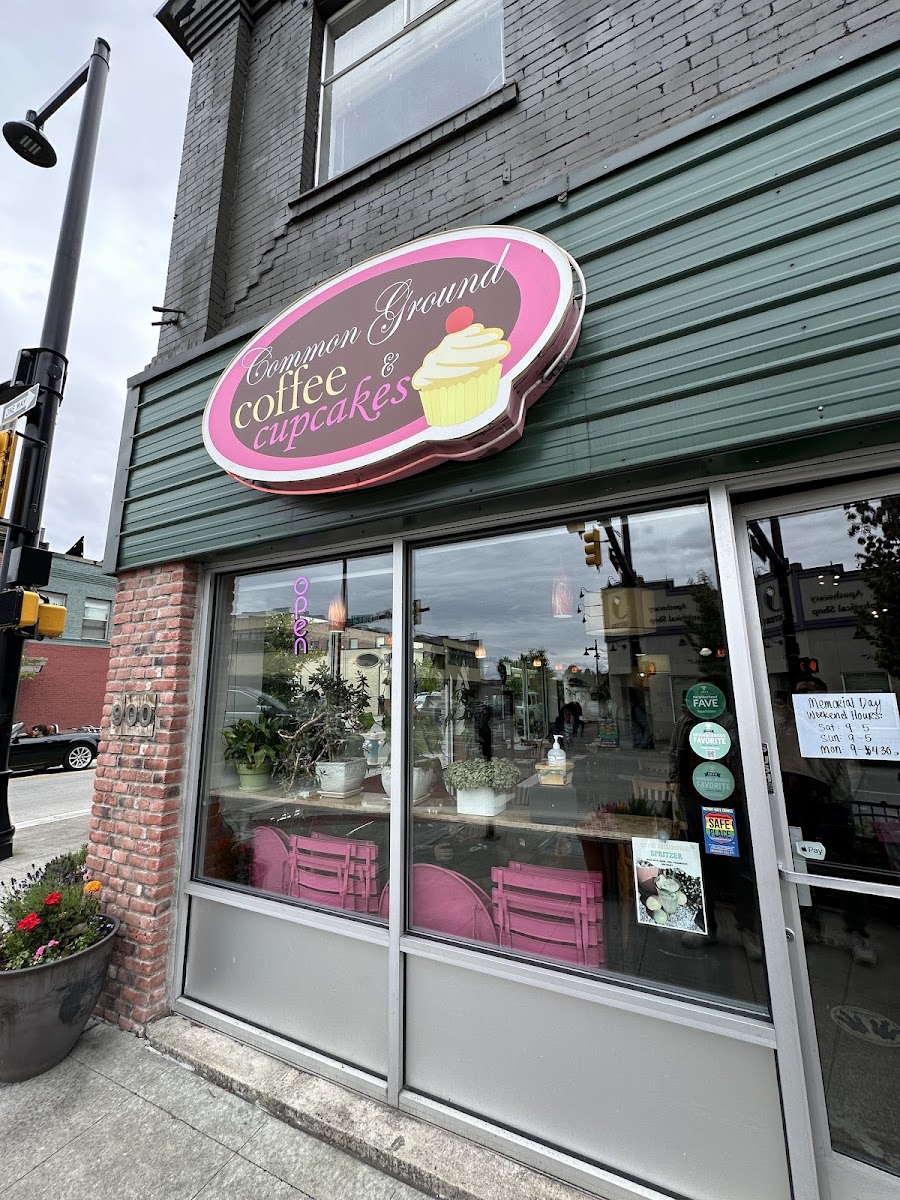 Common Ground Coffee & Cupcakes