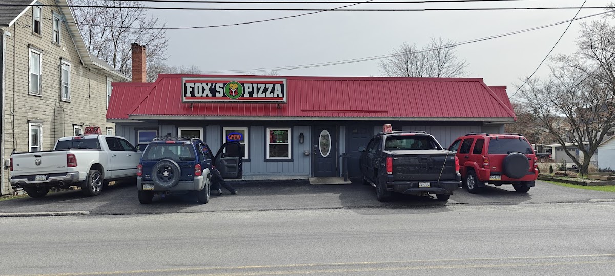 Fox's Pizza Den