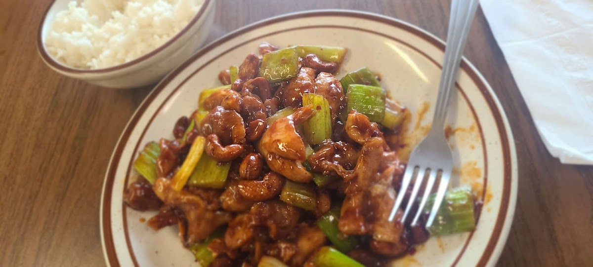 Lin's Wok