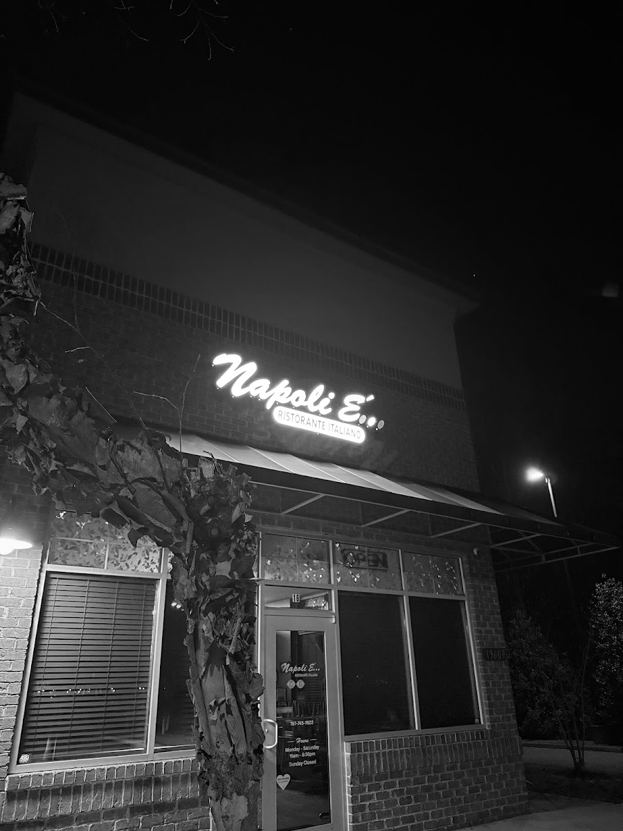 Napoli É Ristorante Italiano
