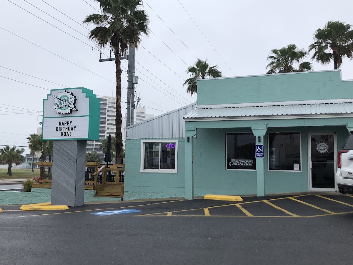 Nautico Island Grill
