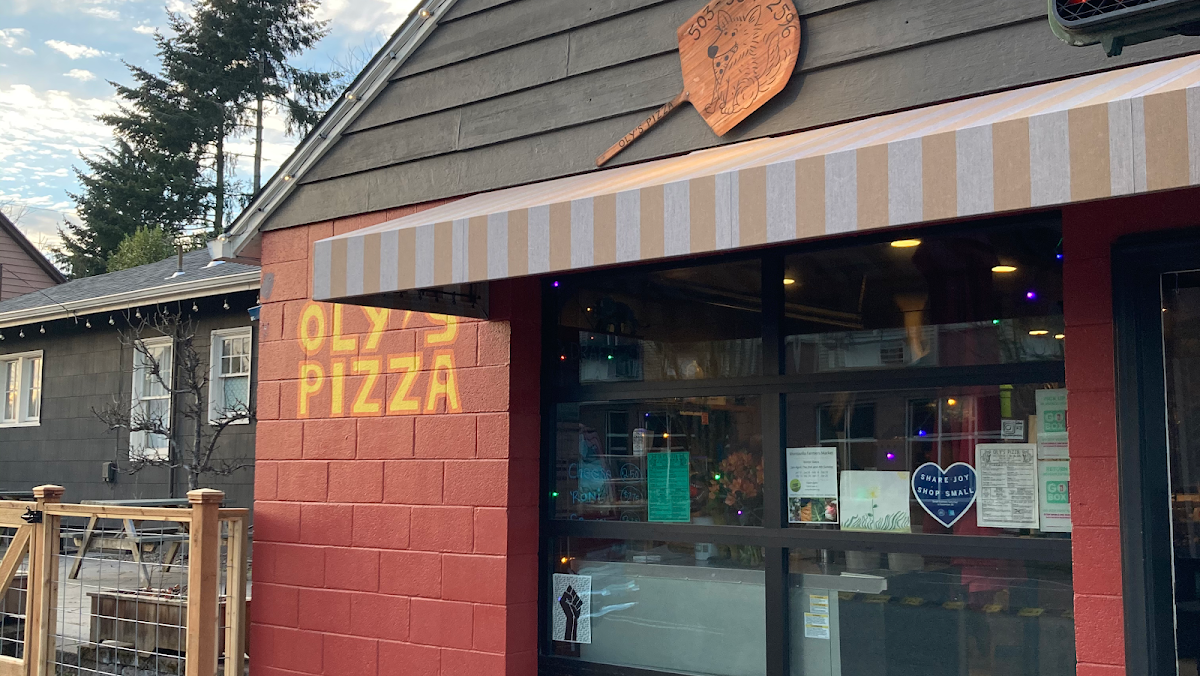 Oly's Pizza