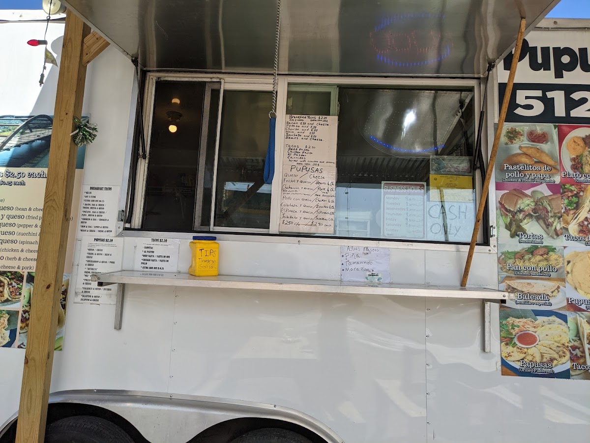 Pupuseria Salazar