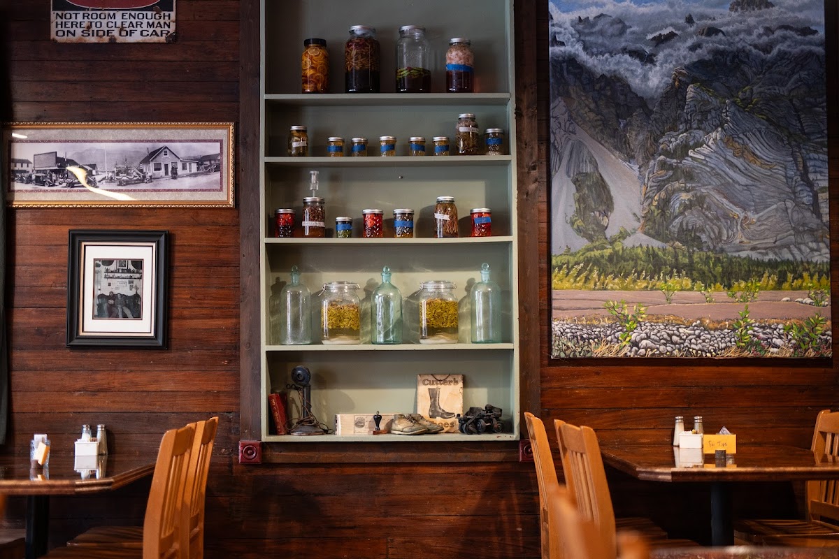 Salmon & Bear Restaurant @ Mccarthy Lodge Resort