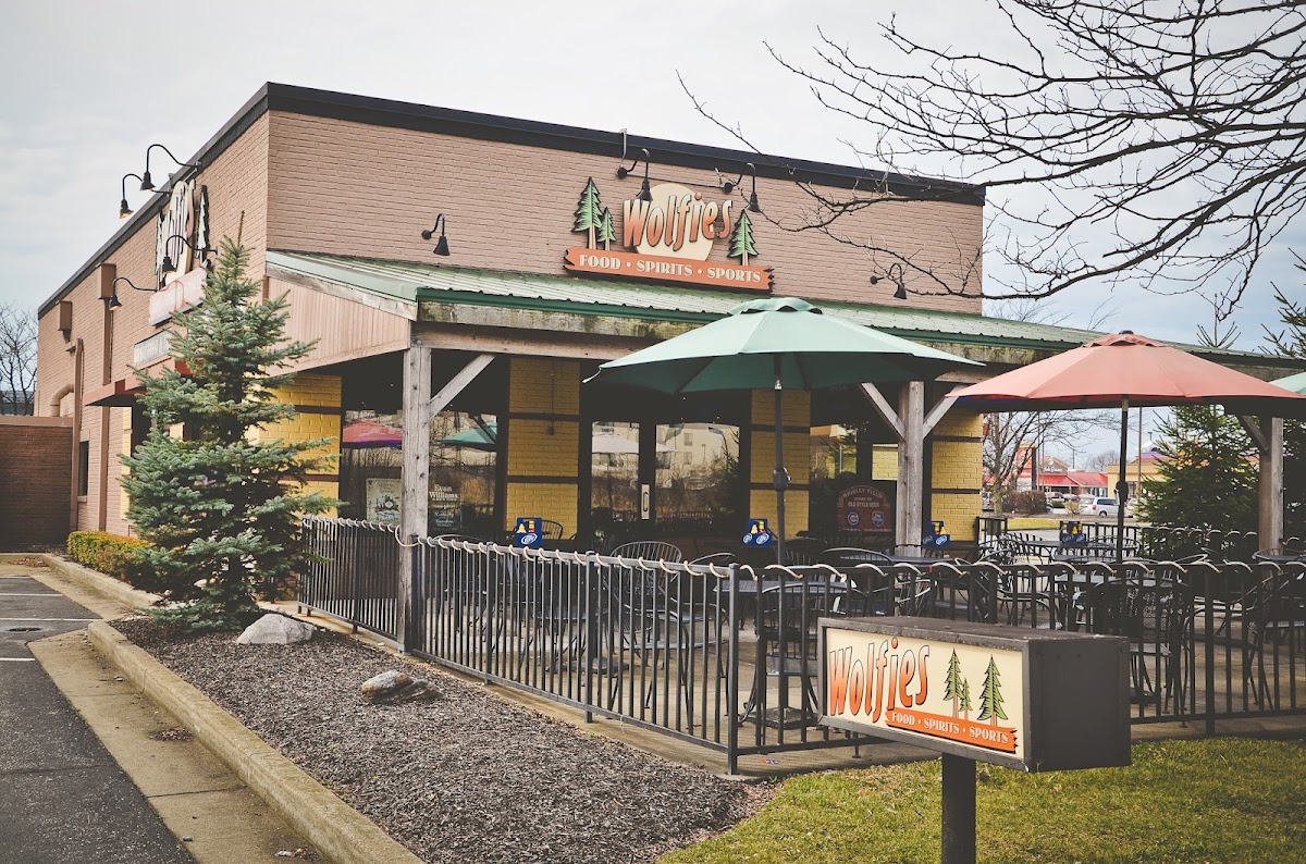 Wolfies Grill - Fishers